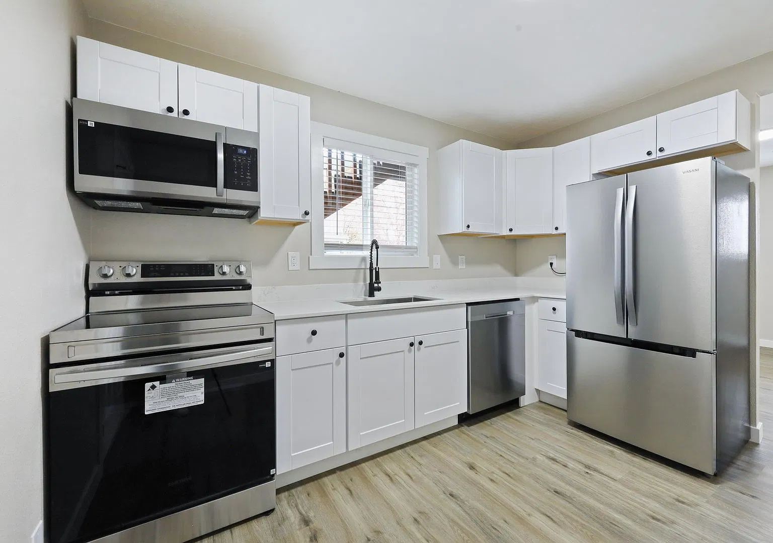 Newly Renovated 2 bedroom apartment - Ground Floor — Photo 3