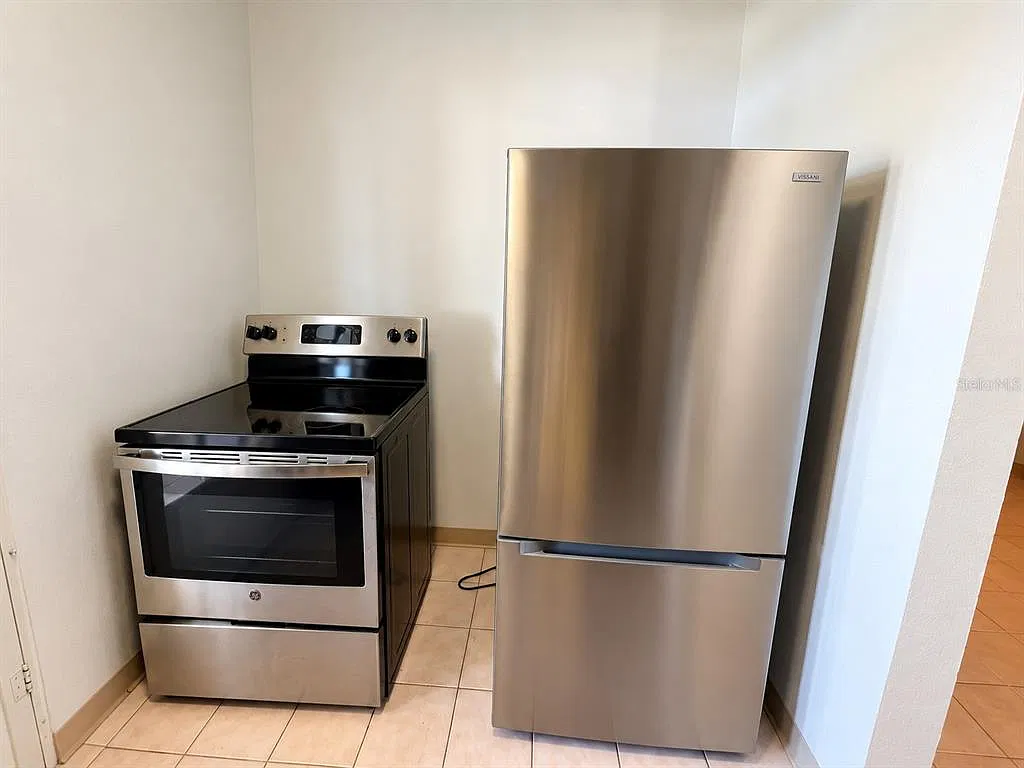2 bed, 1.0 bath, 1460 sqft, $1,000 — Photo 3
