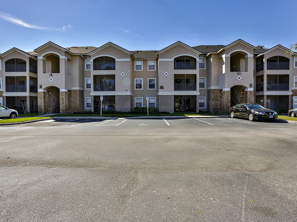 1st image of 940 Village Trl APT 7-107