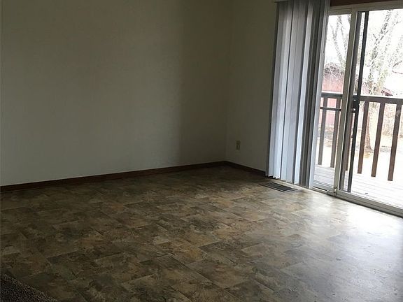 3rd image of 22 Donohue Ct APT 4