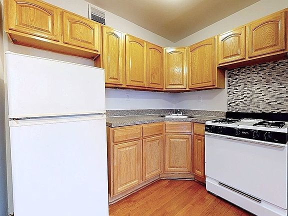 4th image of 350 W 115th St #A4