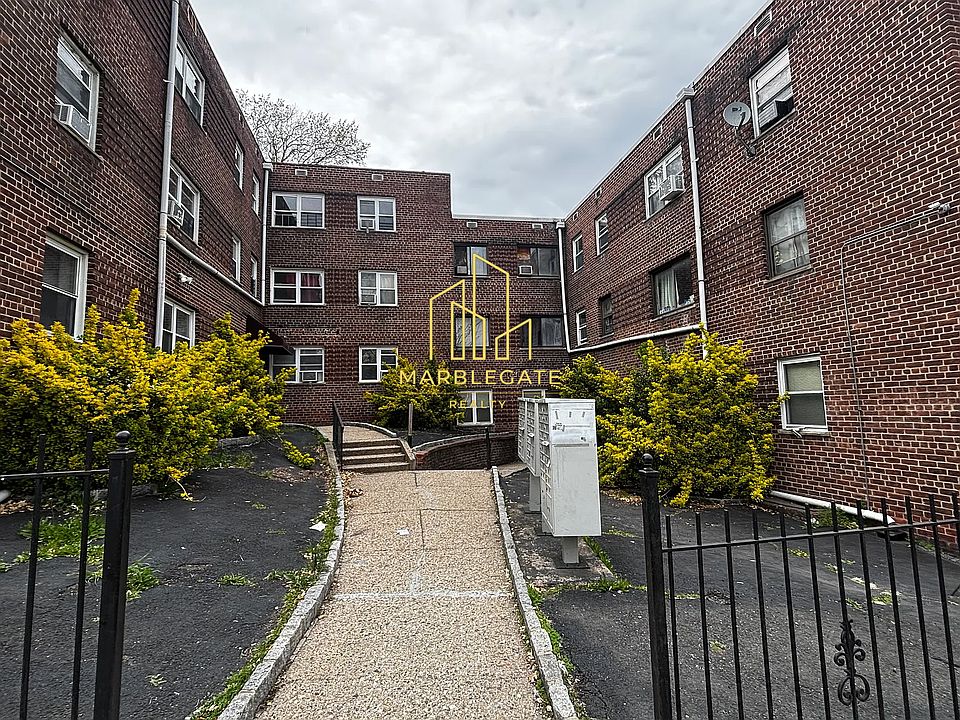 1st image of 70 Crawford St #44