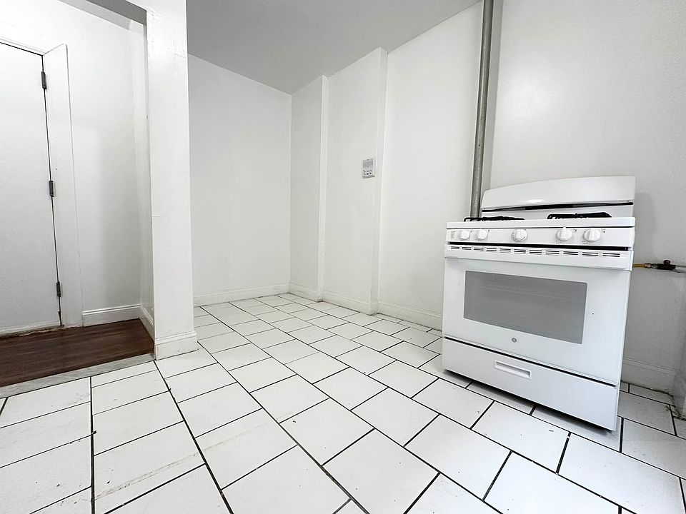 1st image of 2523 Aqueduct Ave W #B5