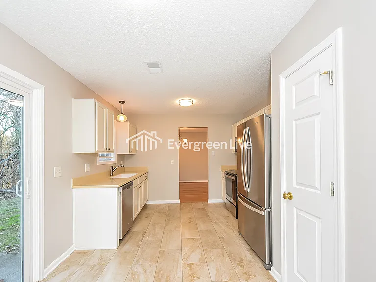 217 Autumn Woods Dr — Photo 5