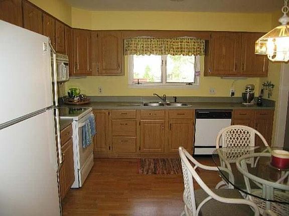 4th image of 619 Knollwood Village
