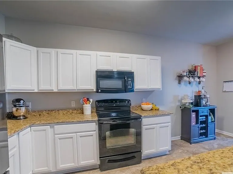 338 Scarlett Ln — Photo 14