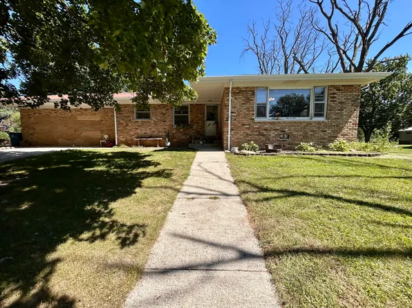 211 Carnation St NE, Demotte, IN 46310