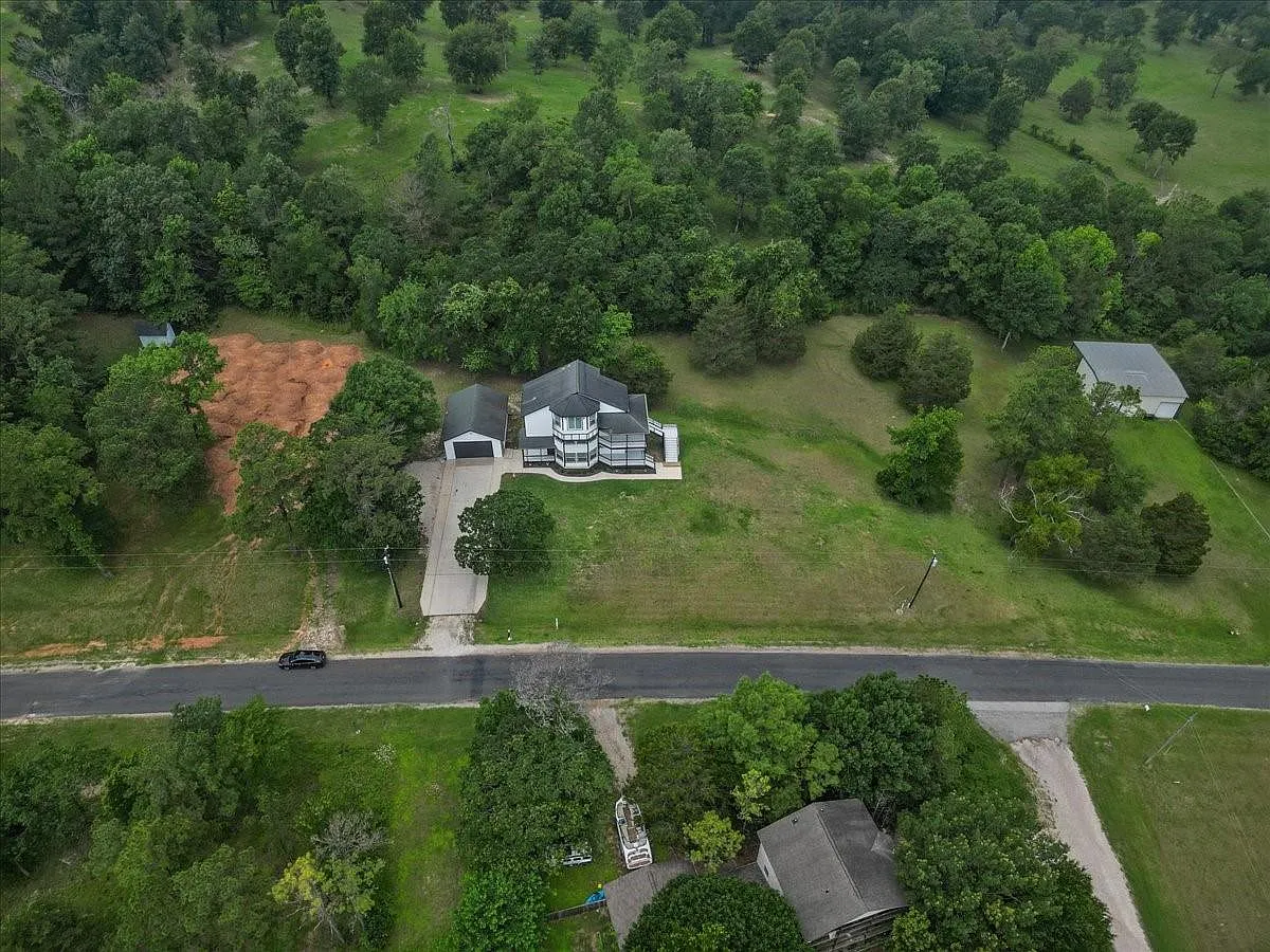 4 bed, 4.0 bath, 2744 sqft, $3,400 — Photo 4