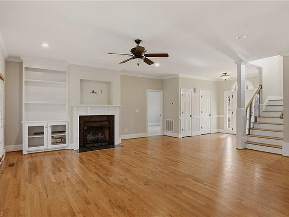 4th image of 3508 Waterway Dr