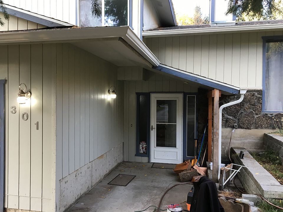 2nd image of 301 E Buckles Rd