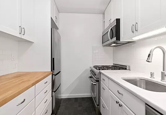 4th image of 251 E 51st St APT 7J