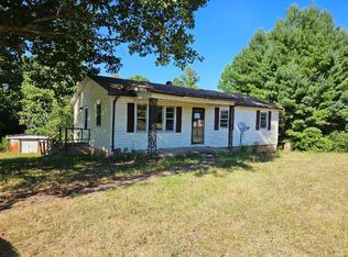 1074 Golden Leaf Rd, Nathalie, VA 24577
