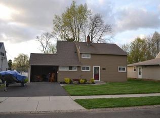 15 Idolstone Rd, Levittown, PA 19057