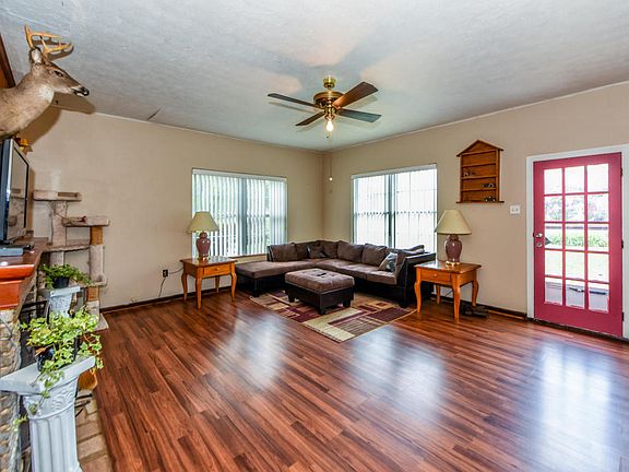 3rd image of 2901 Pleasant View Ave