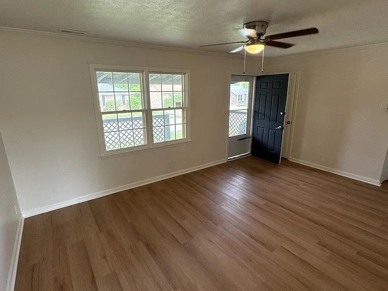 1814 Oakwood Dr — Photo 15