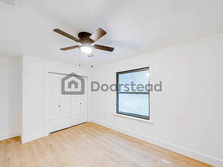 5204 Blue Valley Ct — Photo 7