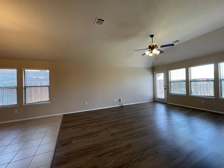 2120 Blakely Ct — Photo 35
