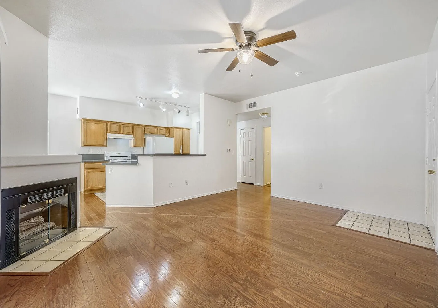 Adorable 1st Floor Condo In Gated Community! — Photo 4