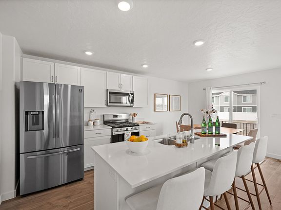 5th image of 834 N Pheasant Run Ln