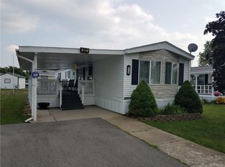 417 Chestnut Dr, Lockport, NY