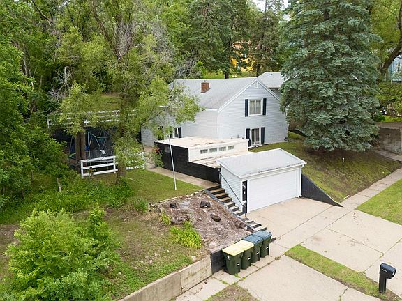 2nd image of 2411 Villa Ave