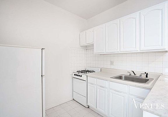 4th image of 519 E 11th St #2A