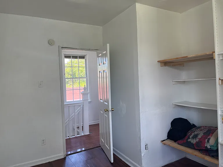 2401 Oak St — Photo 7