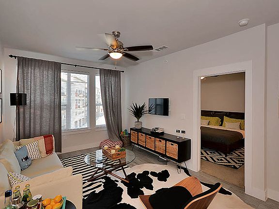 3rd image of 333 E Greenbriar Ln APT 1440