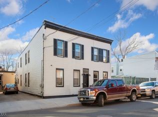 562 Nassau St, Orange, NJ 07050