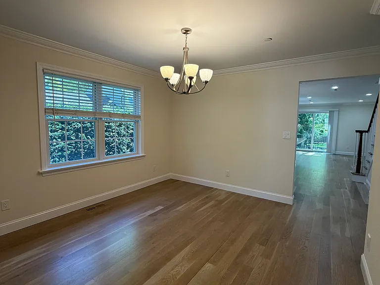 94 Thatcher Ave — Photo 4