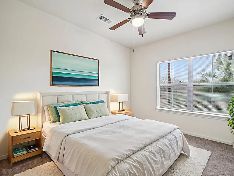 Culebra Creek Apartments — Photo 10