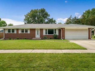 1214 Crest Ln, Rochelle, IL 61068