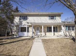 W56N489-91 Highland Dr, Cedarburg, WI 53012