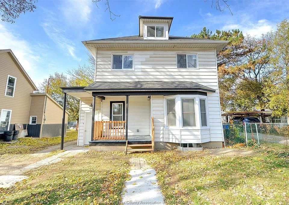 3076 Sandwich St #UPPER