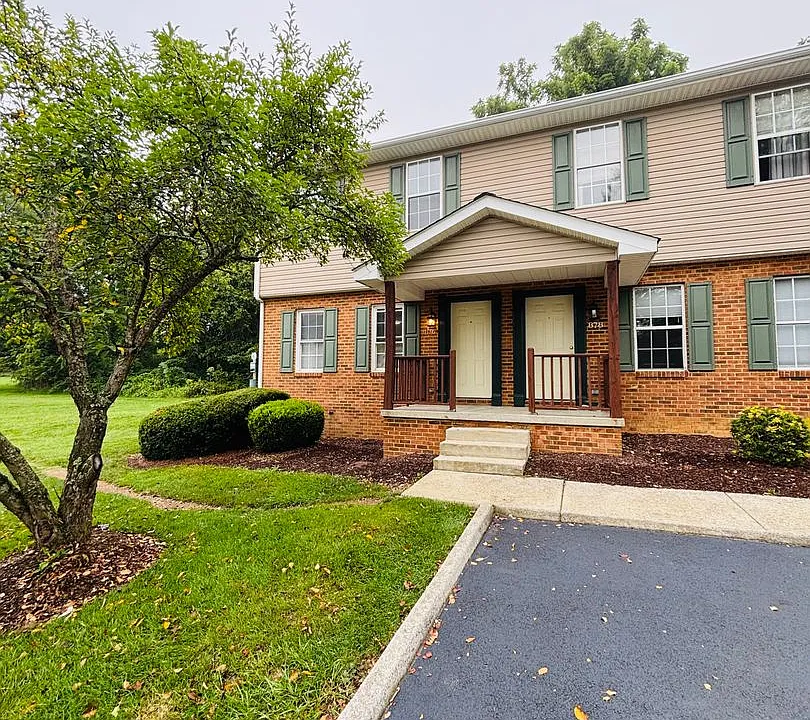 876 Patrick Henry Dr