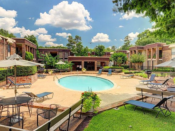 3rd image of 7575 Katy Fwy APT 16