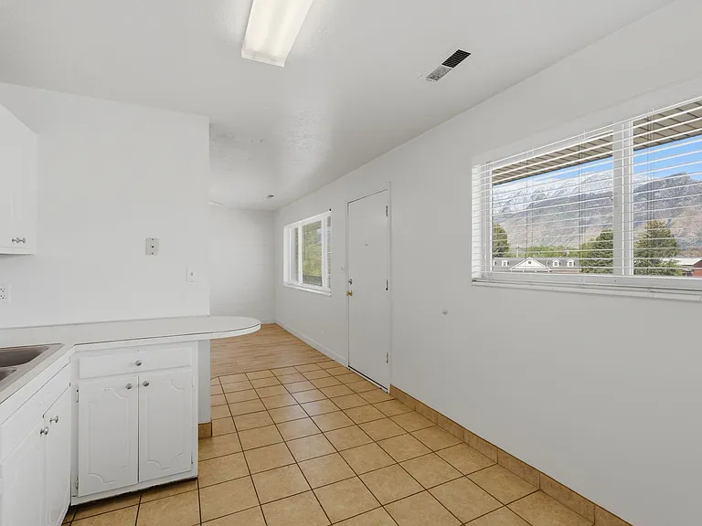Grandview Manor — Photo 24