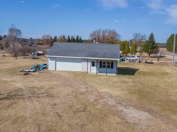 N2355 Parfreyville Rd, Waupaca, WI 54981