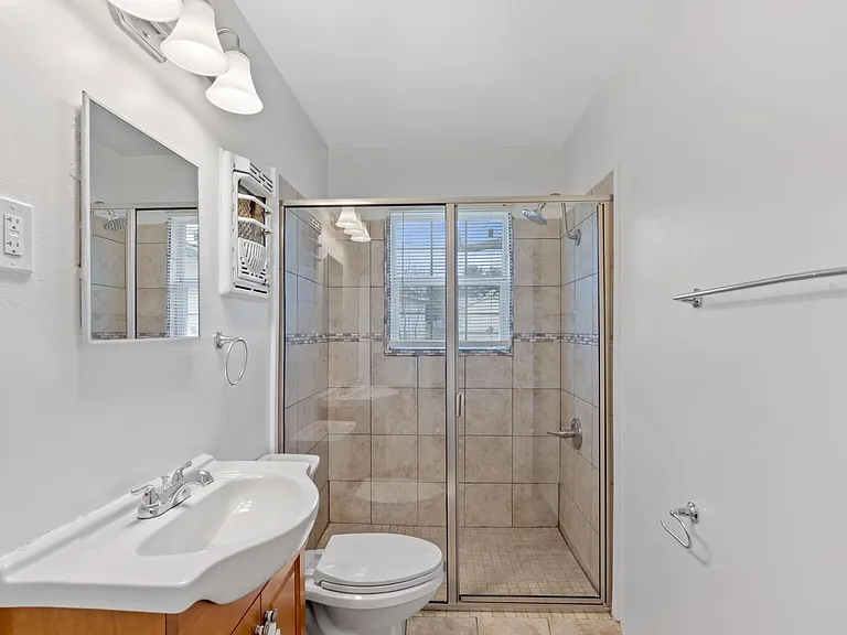 7704 Delafield Ln — Photo 17