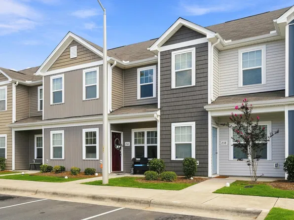 240 Yorktown Ln, Sanford, NC 27330