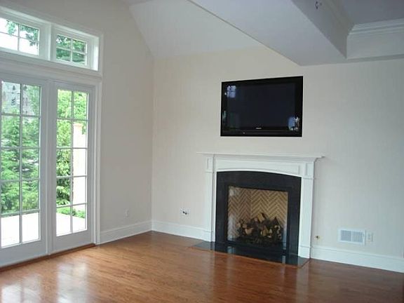 Fireplace / Living Room
