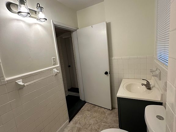 3rd image of 303 Hillside Rd