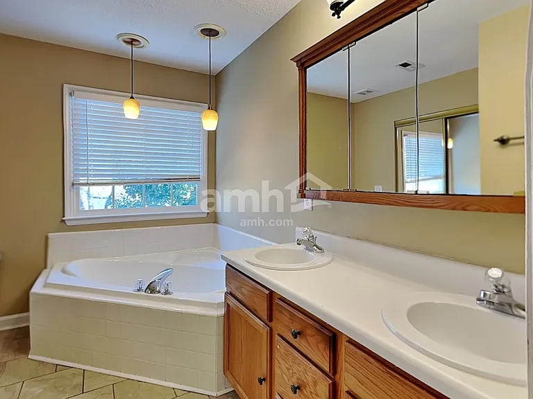 946 E Durness Ct — Photo 11