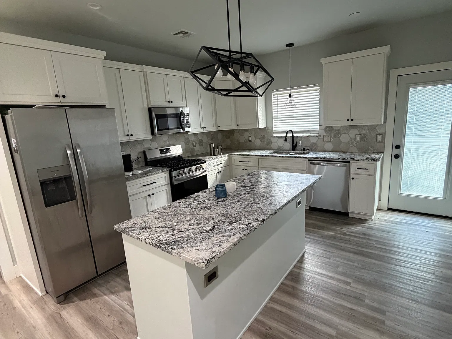 3 bed, 1238 sqft, $1,700 — Photo 2