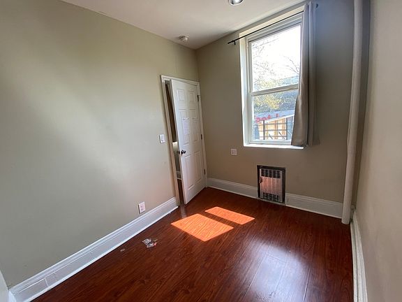 4th image of 30-32 Steinway St #2