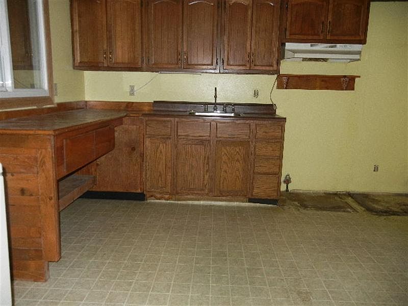 2nd image of 1320 E High St
