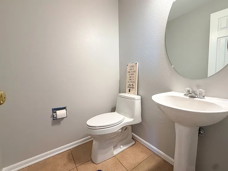 9794 Newcastle Dr — Photo 17