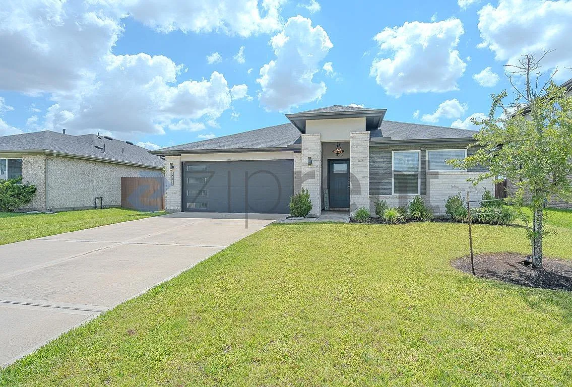 4 bed, 2042 sqft, $2,750 — Photo 2