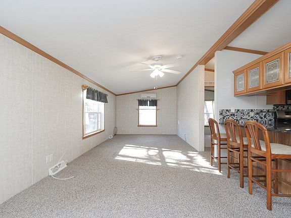 4th image of 1 Honeysuckle Ln