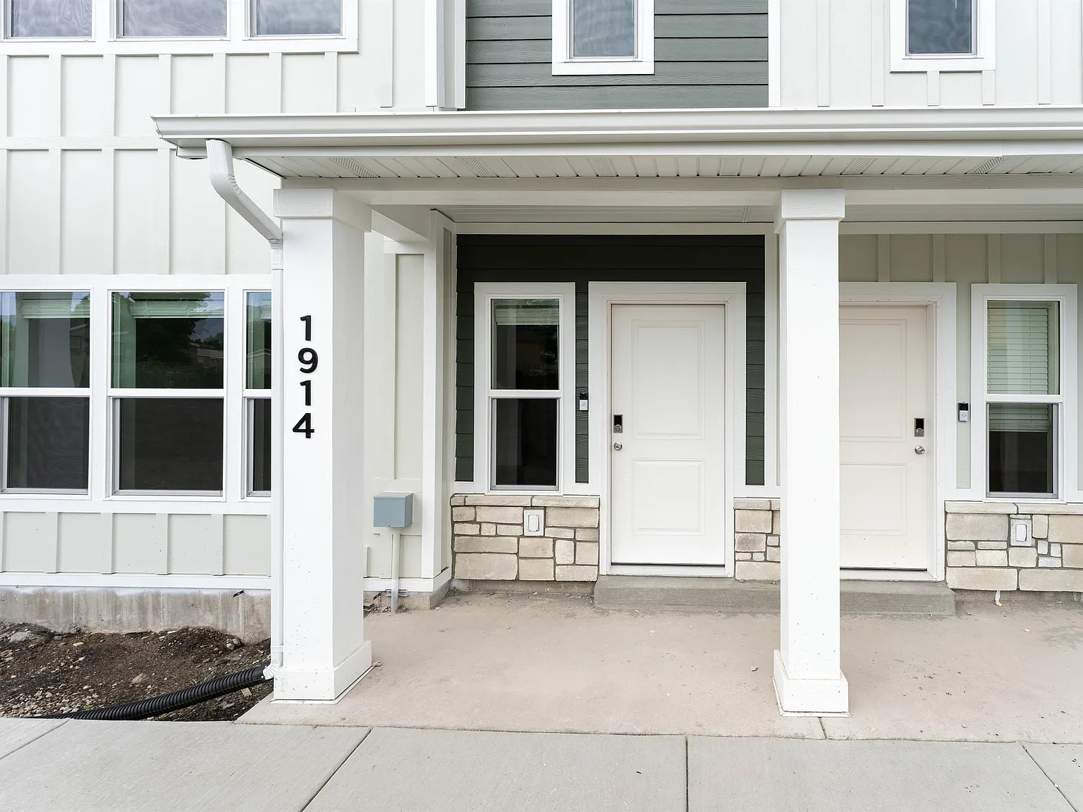3 bed, 2.5 bath, 1476 sqft, $1,585 — Photo 2